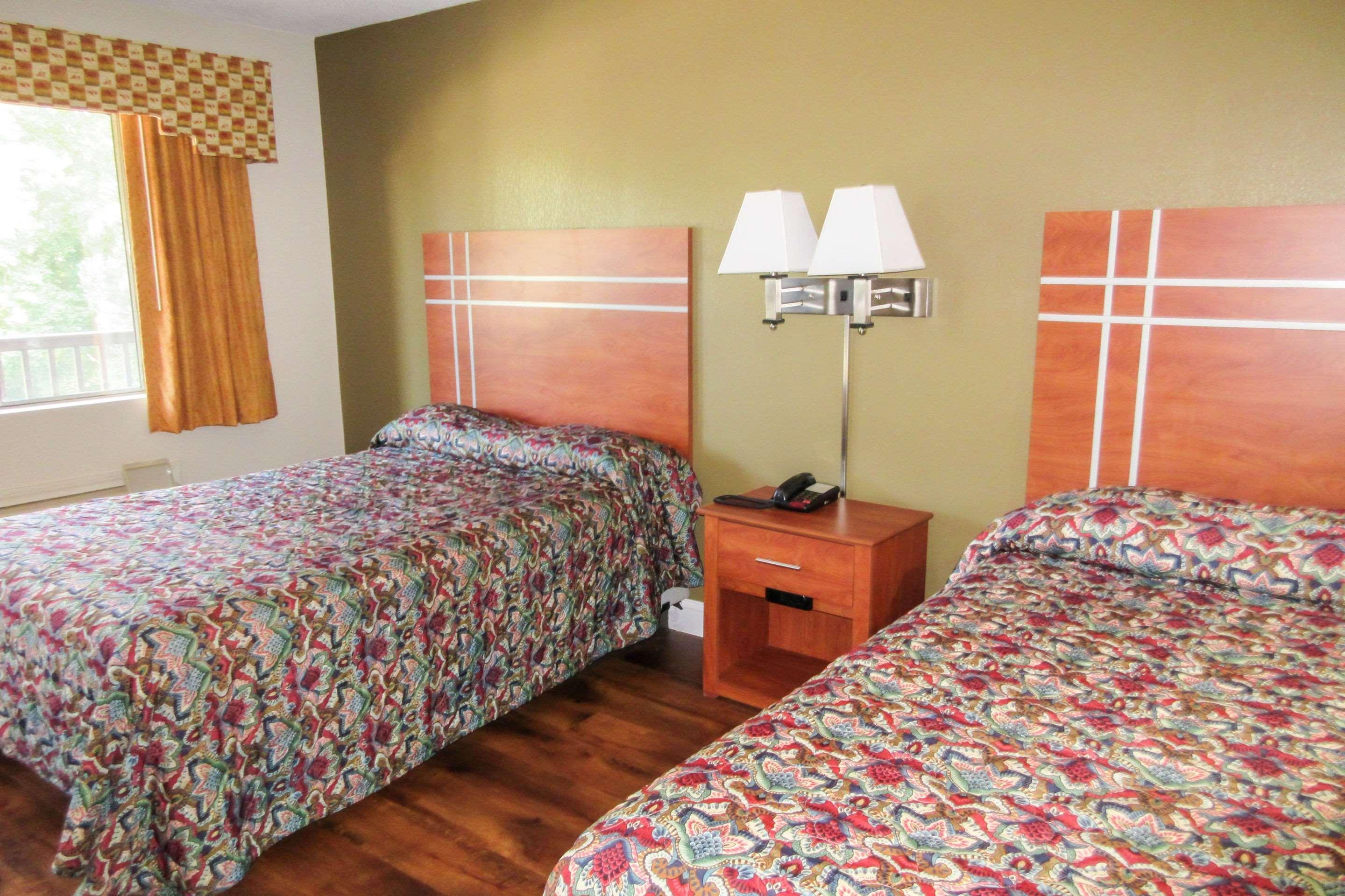 Rodeway Inn Swansea Экстерьер фото